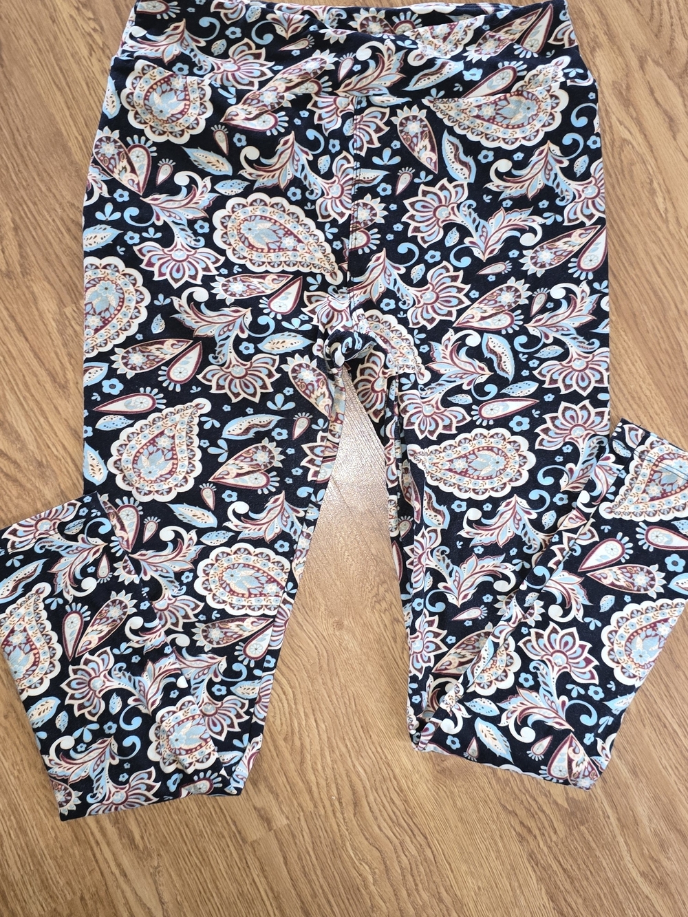 LuLaRoe Paisley Leggings in Black, Light Blue & Cream